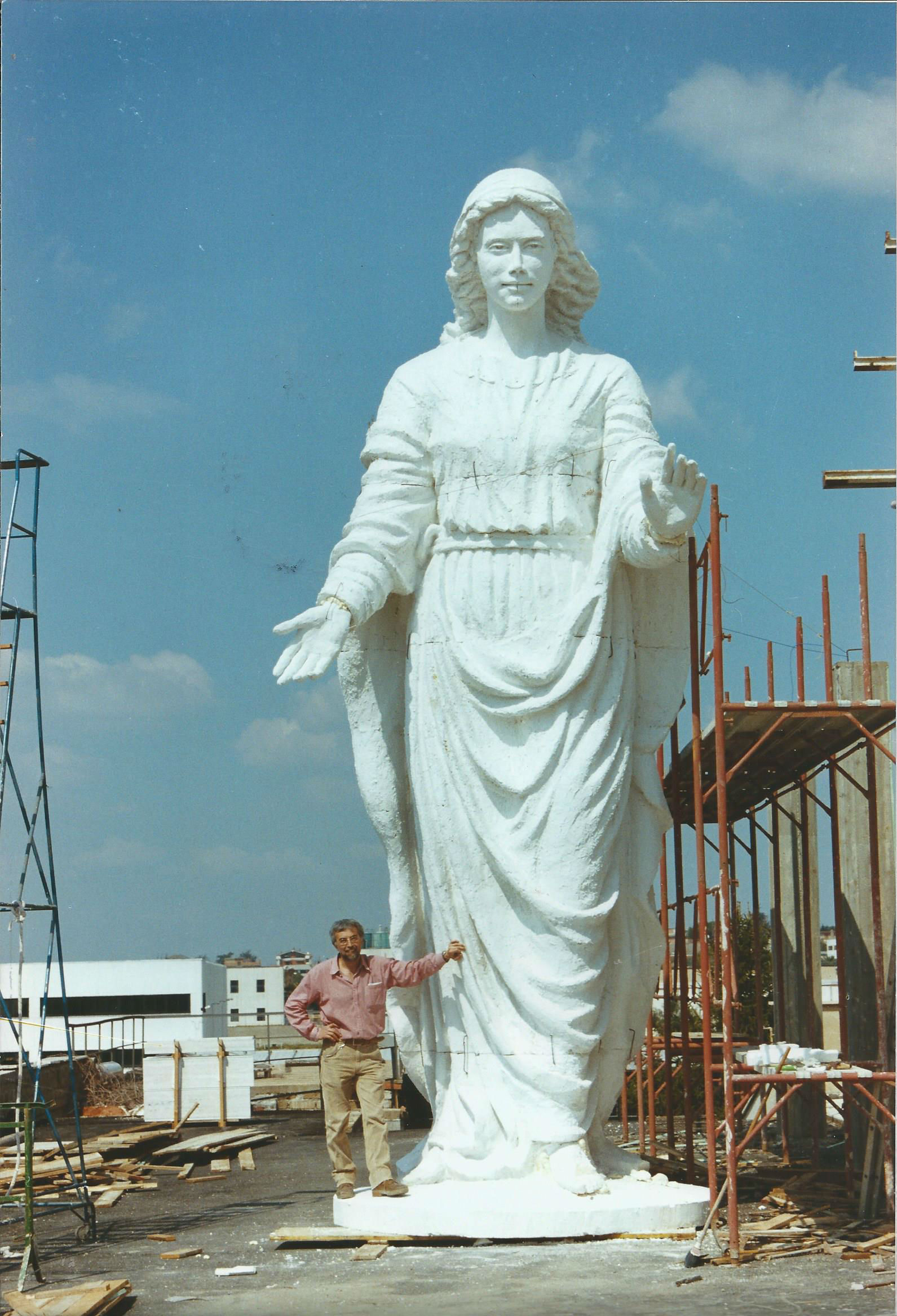 Statua colossale della Vergine (altezza m. 6,5) collocata sul Monte Vetere a Montescaglioso (Matera)