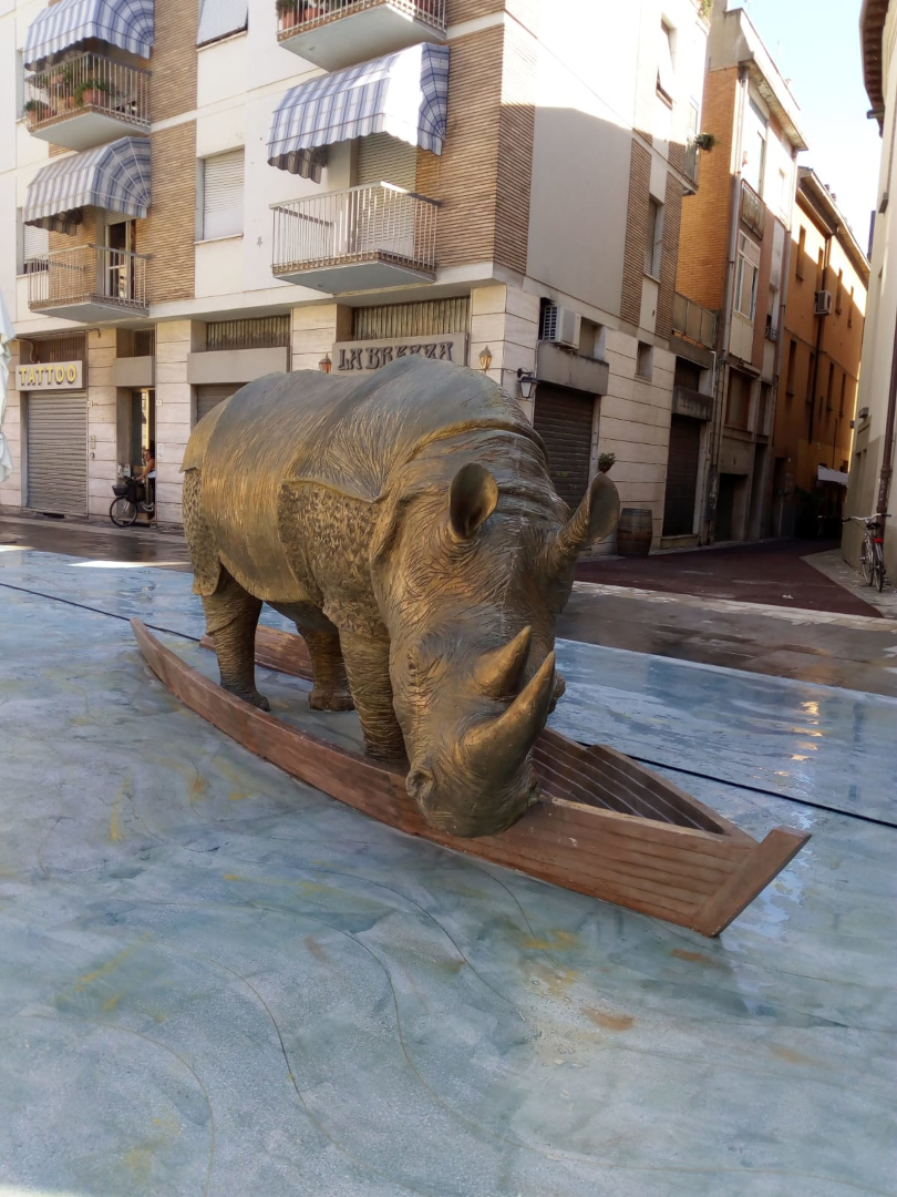 Rinoceronte grandezza naturale per il 'Fellini Museum' di Rimini